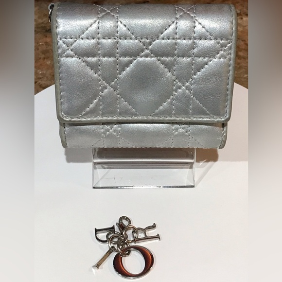 DIOR Silver Cannage Leather Trifold Wallet 😍🔥 - Picture 1 of 16